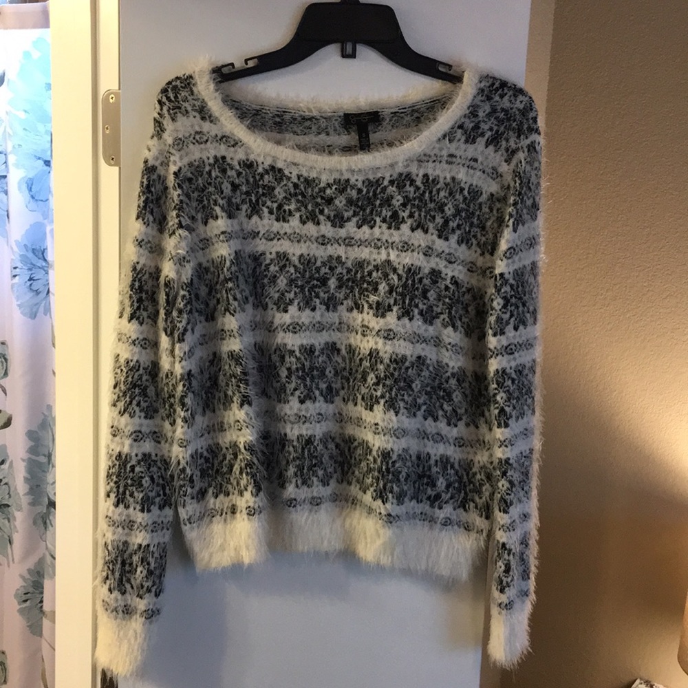 JESSICA SIMPSON SWEATER